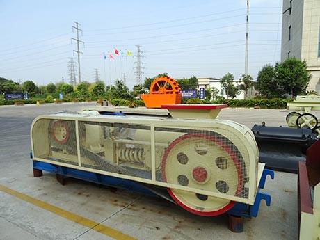 大型對輥破碎機(jī)廠家