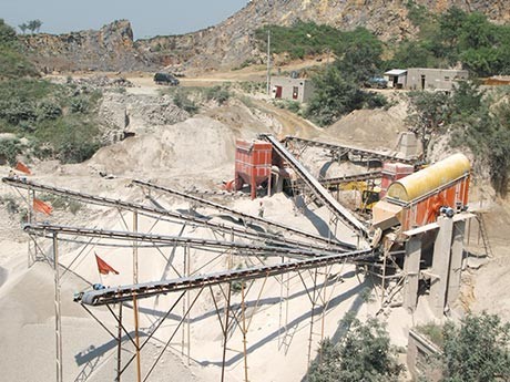 一小時(shí)5-10噸的半自動(dòng)砸石機(jī)多少錢？有沒(méi)有現(xiàn)場(chǎng)圖片或者視頻參考？