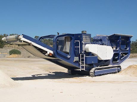 履帶式反擊式破碎機多少錢，要求時產(chǎn)200噸