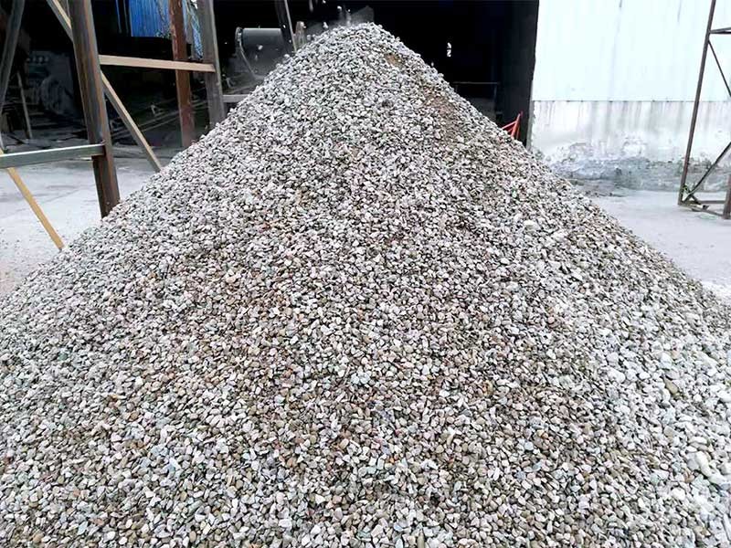 05石子不好賣，這款機(jī)器碎石成沙解難題（附廣西05石子制砂現(xiàn)場(chǎng)）