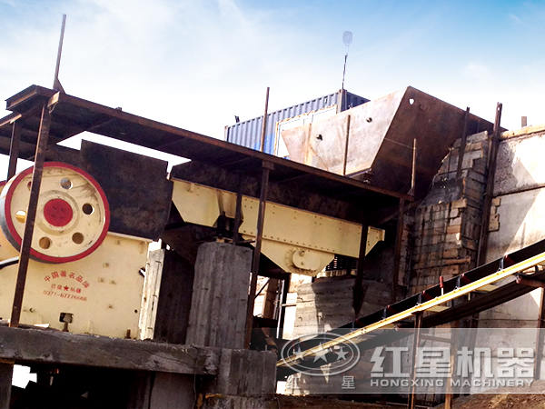 石灰石破碎作業(yè)現(xiàn)場