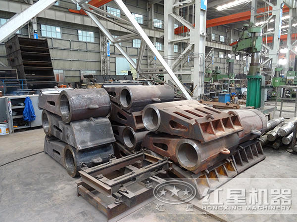 顎式破碎機(jī)組成零件展示