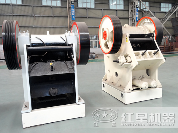 顎式破碎機(jī)生產(chǎn)車間圖片