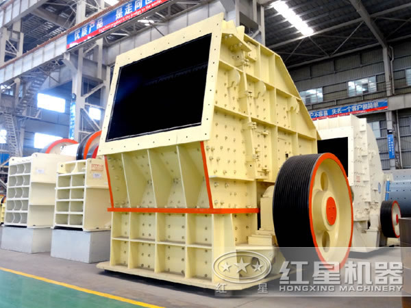 反擊式破碎機(jī)圖片