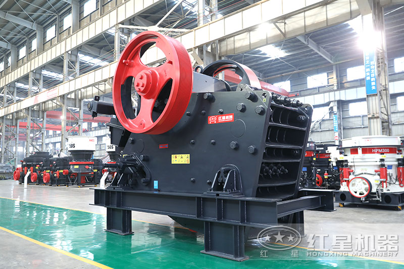 顎式碎石機(jī)，深腔設(shè)計(jì)、破碎產(chǎn)量更大