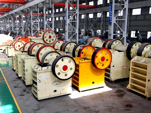 時產250噸碎石機多少錢一臺？