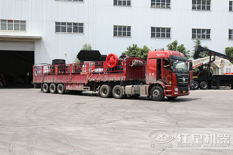 紅星機器46破碎機裝車發(fā)貨