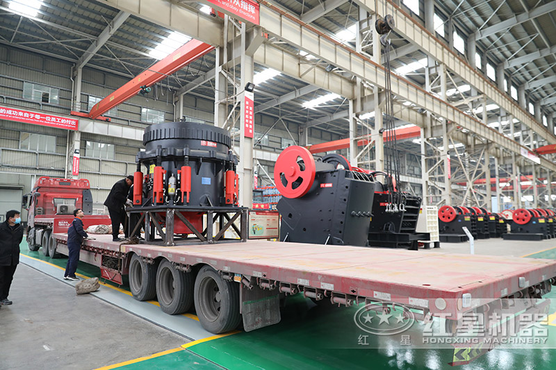 紅星機器多缸液壓破碎機車間發(fā)貨，節(jié)省成本