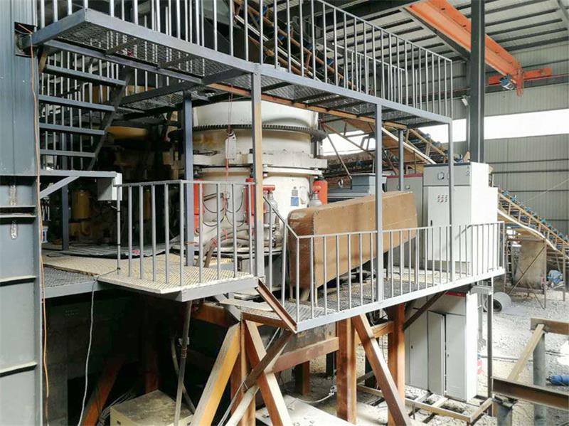 施工現(xiàn)場中的1750圓錐破碎機