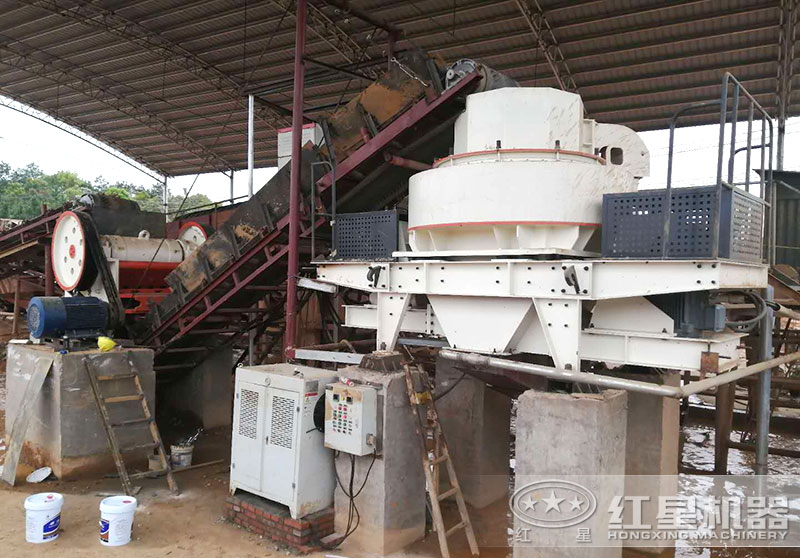 花崗巖制砂用什么設(shè)備好？全套打花崗巖的石子機(jī)器設(shè)備多少錢？