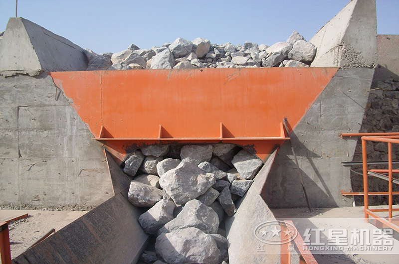 打花崗巖的機器一小時產(chǎn)量1000噸多少錢？含現(xiàn)場視頻