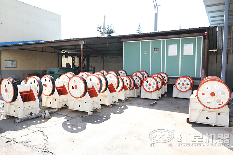 小型碎石機(jī)一天能破多少噸石子？能破硬度高的鵝卵石嗎?