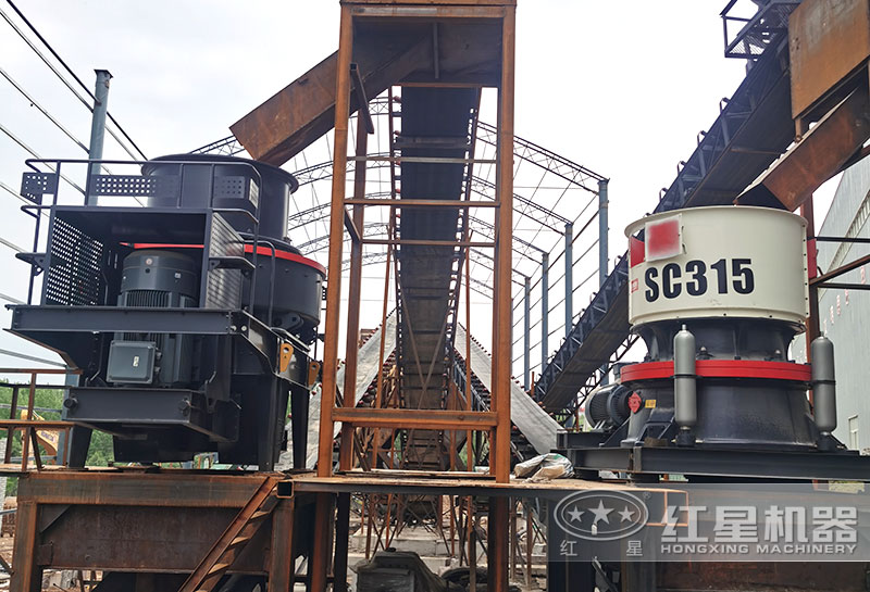 鄂破+圓錐破碎機+沖擊式制砂機配置花崗巖制砂生產(chǎn)線