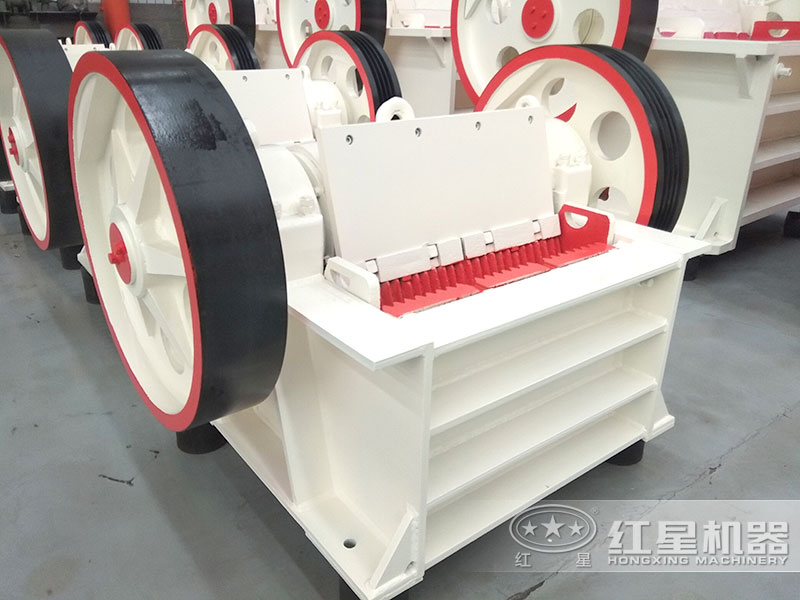 小型石子破碎機(jī)能打多少石料，一套多少錢(qián)？附碎石視頻