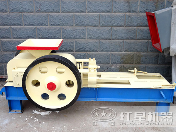 對(duì)輥破碎機(jī)使用時(shí)需要注意的幾點(diǎn)