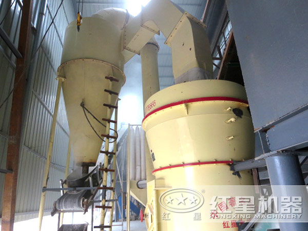 磨粉機(jī)現(xiàn)場(chǎng)圖