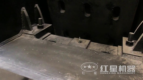 750顎式破碎機(jī)內(nèi)部結(jié)構(gòu)圖