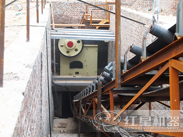 顎式破碎機(jī)現(xiàn)場實(shí)拍