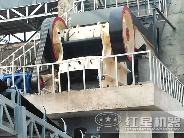 粗碎環(huán)節(jié)顎式破碎機(jī)