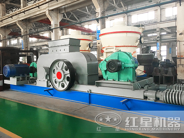 對(duì)輥破碎機(jī)現(xiàn)場(chǎng)實(shí)拍