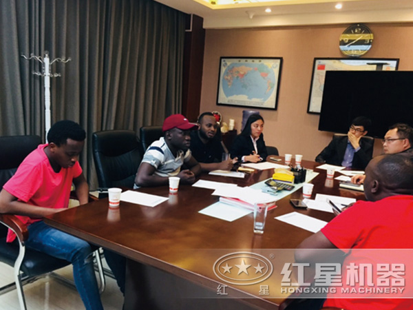 客戶來(lái)訪紅星機(jī)器洽談合作