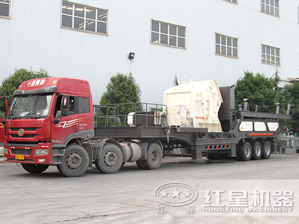 青石移動(dòng)式破碎站發(fā)貨現(xiàn)場