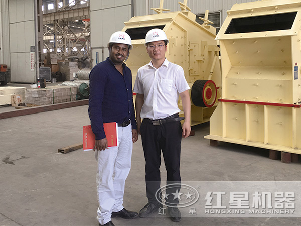 紅星環(huán)保石頭粉碎機(jī)客戶留影