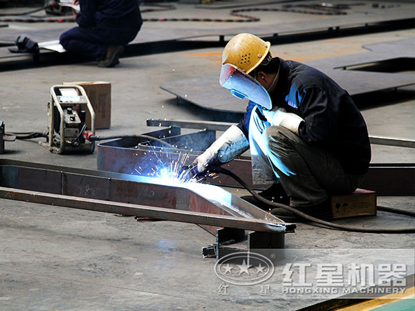 焊接仔細(xì)認(rèn)真