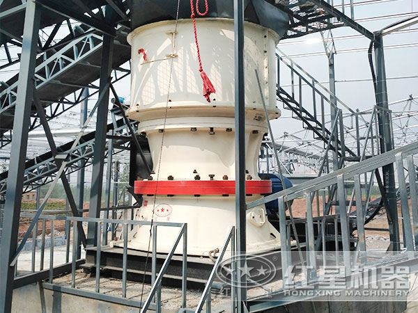 單缸圓錐破碎機(jī)工作現(xiàn)場(chǎng)