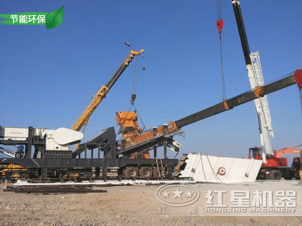 移動(dòng)破碎機(jī)環(huán)保生產(chǎn)現(xiàn)場(chǎng)