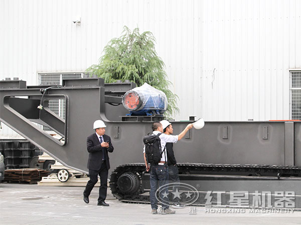 履帶式移動(dòng)破碎站