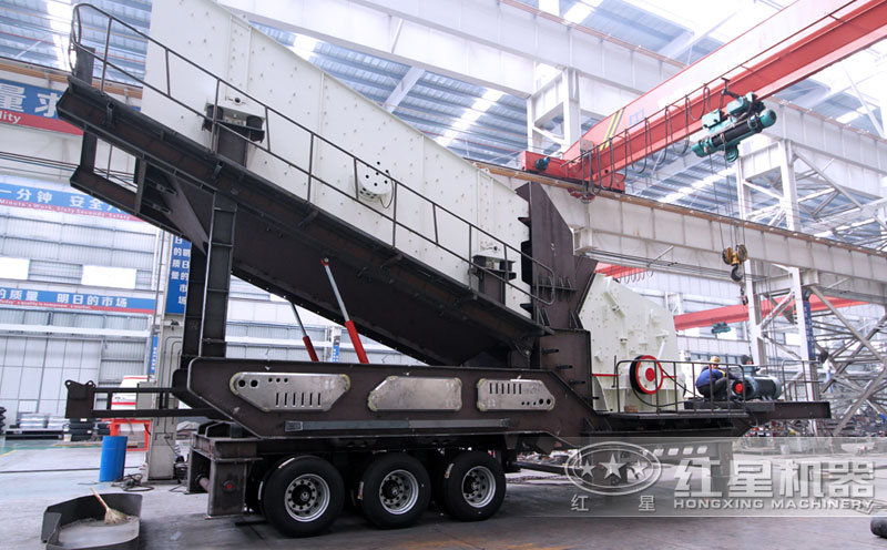 移動(dòng)篩分機(jī)車間