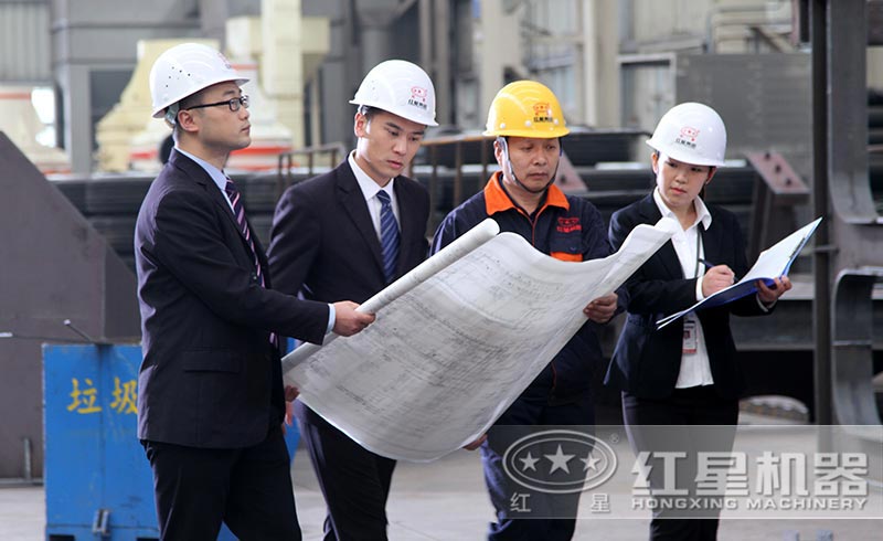 技術(shù)工程師生產(chǎn)現(xiàn)場指導(dǎo)作業(yè)