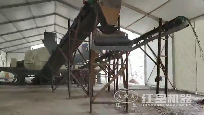 流動石子加工機(jī)工作現(xiàn)場