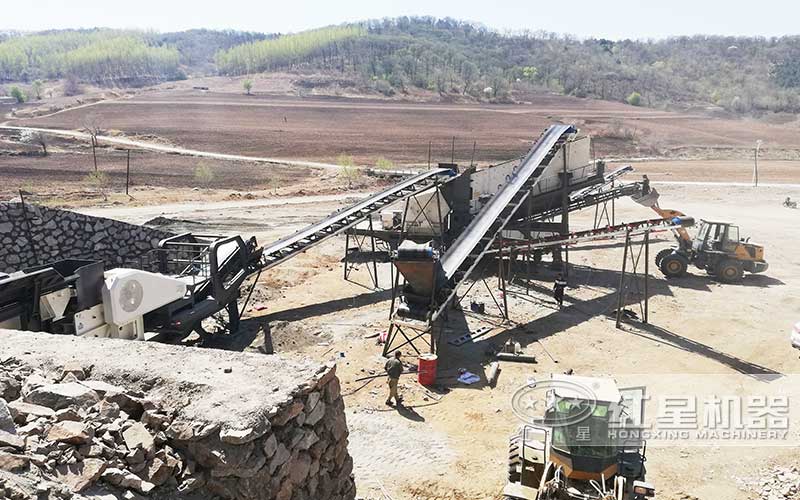 環(huán)保移動石子加工機現(xiàn)場作業(yè)圖