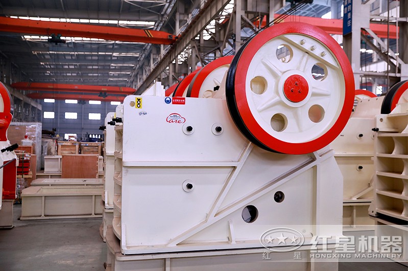 顎式破碎機(jī)車(chē)間實(shí)拍