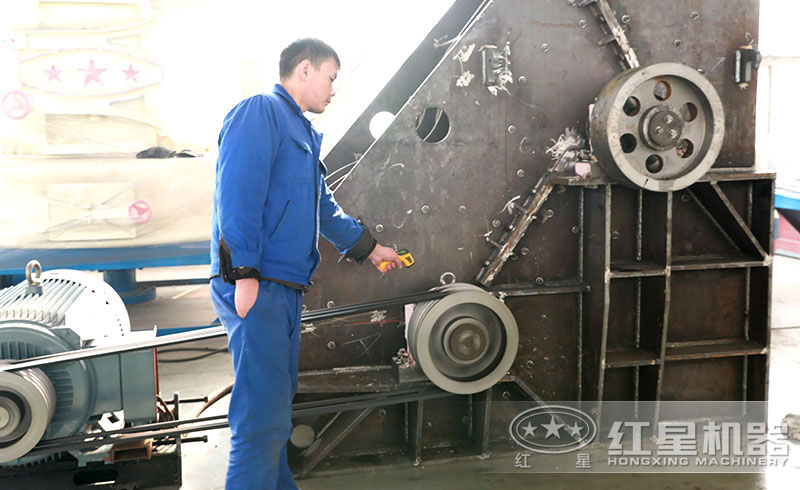 紅星無篩底雙級破碎機(jī)加工廠家車間