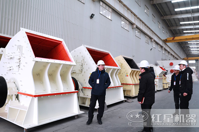 客戶來廠參觀錘式破碎機(jī)