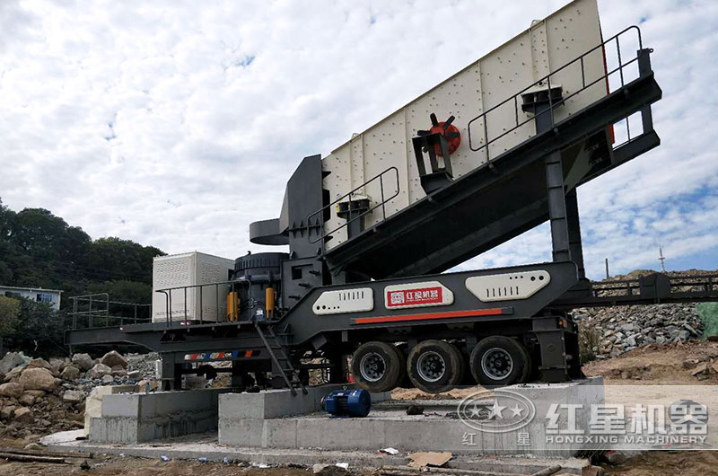 簡單打地基的移動(dòng)破碎現(xiàn)場