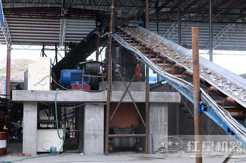 圓錐破碎機(jī)現(xiàn)場(chǎng)實(shí)拍