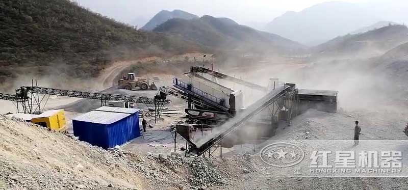 時產(chǎn)300噸玄武巖移動破碎制沙現(xiàn)場