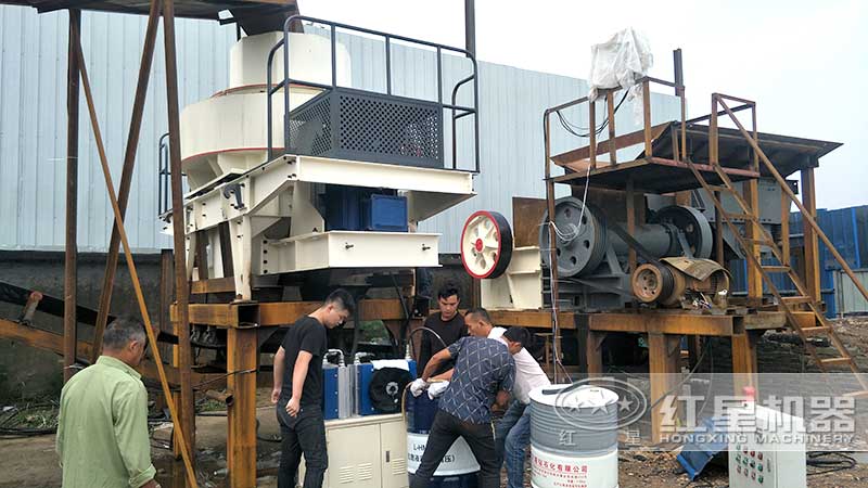 小型打砂機安裝現(xiàn)場一