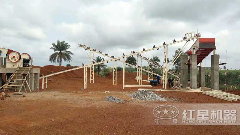 碎石破碎機(jī)現(xiàn)場(chǎng)