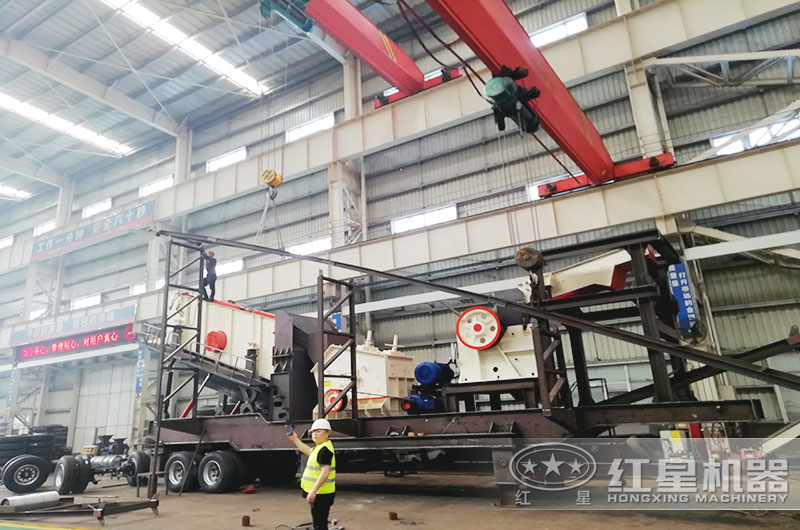 搭載顎破+反擊破的四合一小型移動破碎機(jī)