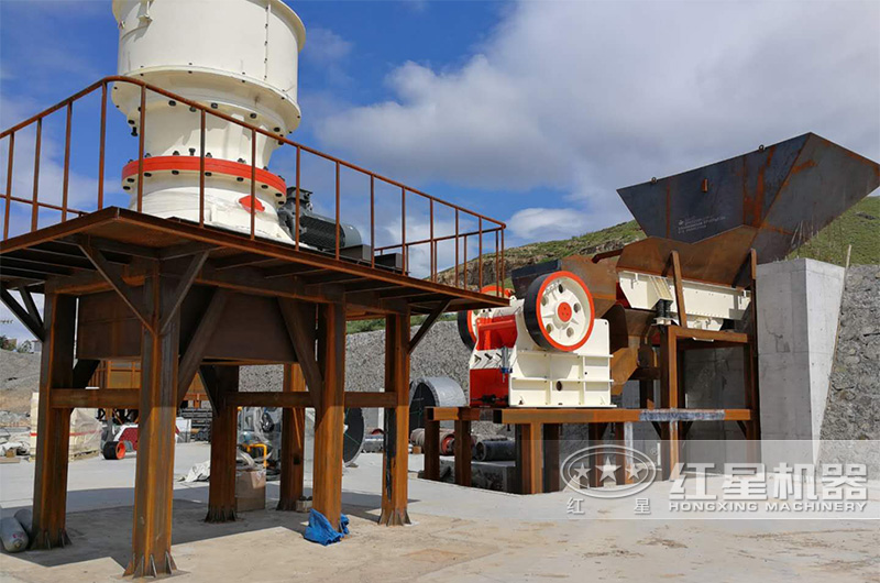 小型圓錐礦山碎石機(jī)現(xiàn)場(chǎng)