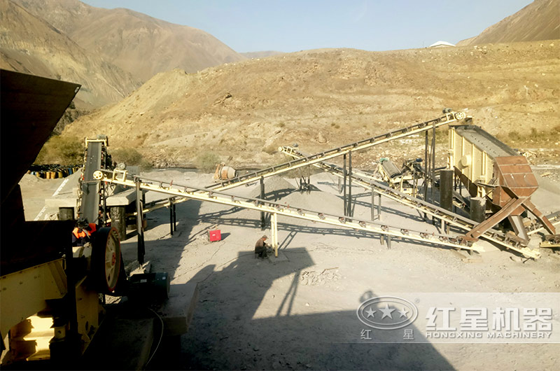 花崗巖破碎生產(chǎn)線現(xiàn)場