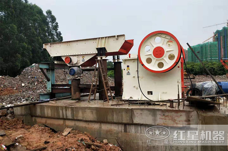 時(shí)產(chǎn)300多噸的石灰石破碎生產(chǎn)線一