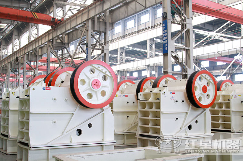 鄂式破碎機(jī)圖片