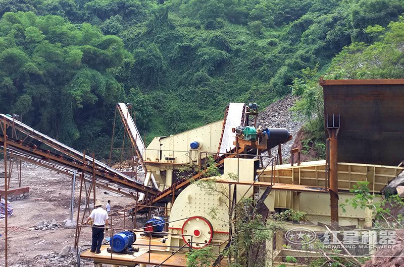 單臺錘式破碎機(jī)制砂現(xiàn)場