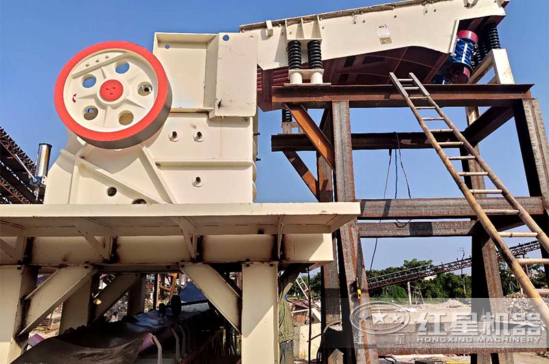 河南生產(chǎn)顎式破碎機(jī)的廠家怎么樣？顎式破碎機(jī)的類型有哪些？